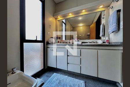 Apartamento para alugar com 195m², 4 quartos e 4 vagas Apartamento para alugar com 195m², 4 quartos e 4 vagasBanheiro Suíte 1