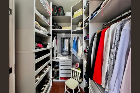 Apartamento para alugar com 195m², 4 quartos e 4 vagas Apartamento para alugar com 195m², 4 quartos e 4 vagasCloset Suíte 1