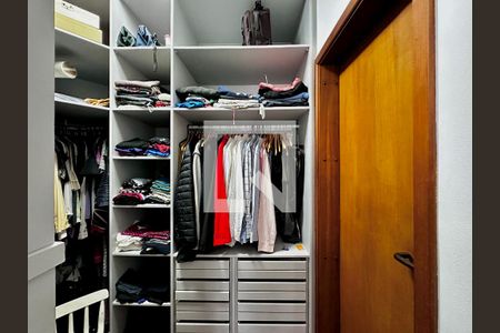 Apartamento para alugar com 195m², 4 quartos e 4 vagas Apartamento para alugar com 195m², 4 quartos e 4 vagasCloset Suíte 1