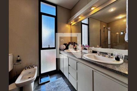 Apartamento para alugar com 195m², 4 quartos e 4 vagas Apartamento para alugar com 195m², 4 quartos e 4 vagasBanheiro Suíte 1