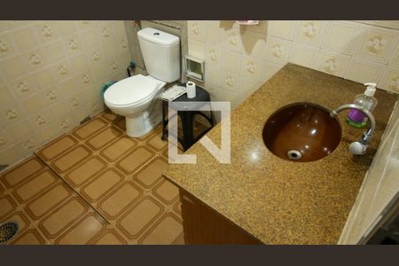 Casa à venda com 240m², 4 quartos e 2 vagas Casa à venda com 240m², 4 quartos e 2 vagasBanheiro 2