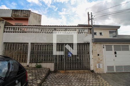 Casa à venda com 240m², 4 quartos e 2 vagas Casa à venda com 240m², 4 quartos e 2 vagasFachada