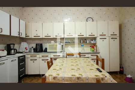 Casa à venda com 240m², 4 quartos e 2 vagas Casa à venda com 240m², 4 quartos e 2 vagasCozinha