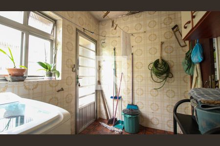 Casa à venda com 240m², 4 quartos e 2 vagas Casa à venda com 240m², 4 quartos e 2 vagasÁrea de Serviço