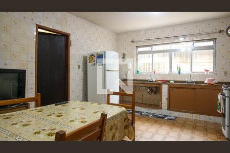 Casa à venda com 240m², 4 quartos e 2 vagas Casa à venda com 240m², 4 quartos e 2 vagasCozinha