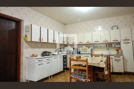 Casa à venda com 240m², 4 quartos e 2 vagas Casa à venda com 240m², 4 quartos e 2 vagasCozinha