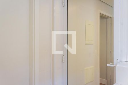 Apartamento à venda com 229m², 3 quartos e 3 vagas Apartamento à venda com 229m², 3 quartos e 3 vagasÁrea de Serviço