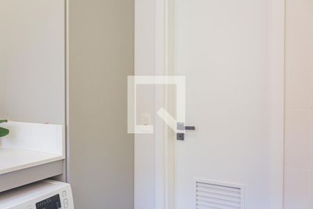 Apartamento à venda com 229m², 3 quartos e 3 vagas Apartamento à venda com 229m², 3 quartos e 3 vagasÁrea de Serviço