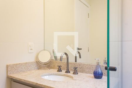 Apartamento à venda com 229m², 3 quartos e 3 vagas Apartamento à venda com 229m², 3 quartos e 3 vagasBanheiro da Suíte 2