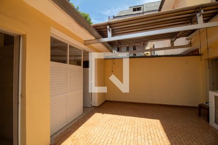 Casa à venda com 234m², 3 quartos e 2 vagas Casa à venda com 234m², 3 quartos e 2 vagasQuintal