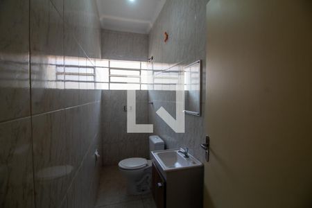 Casa à venda com 234m², 3 quartos e 2 vagas Casa à venda com 234m², 3 quartos e 2 vagasBanheiro