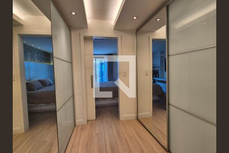 Apartamento para alugar com 250m², 4 quartos e 3 vagasCloset da suíte 2