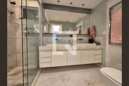 Apartamento para alugar com 250m², 4 quartos e 3 vagasBanheiro da suíte 2