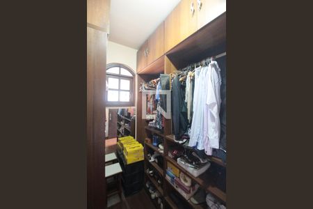 Casa à venda com 240m², 6 quartos e 3 vagasQuarto