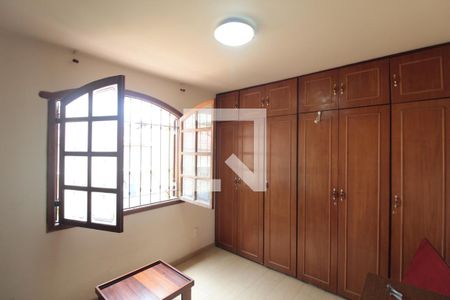 Casa à venda com 240m², 6 quartos e 3 vagasQuarto 5