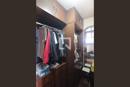 Casa à venda com 240m², 6 quartos e 3 vagasQuarto