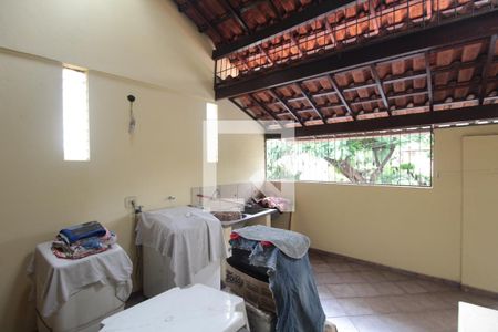 Casa à venda com 240m², 6 quartos e 3 vagasÁrea Externa