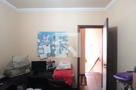 Casa à venda com 240m², 6 quartos e 3 vagasQuarto 2