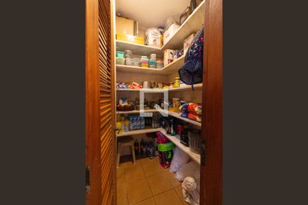 Casa à venda com 500m², 4 quartos e 4 vagasDespensa da Cozinha