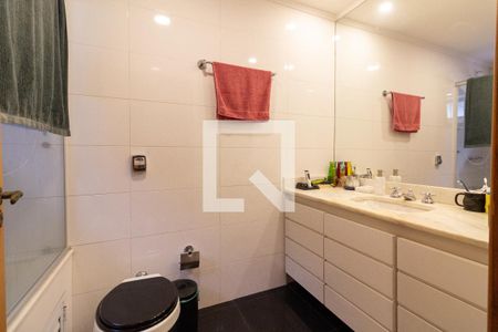 Casa à venda com 500m², 4 quartos e 4 vagasBanheiro da Suíte 1