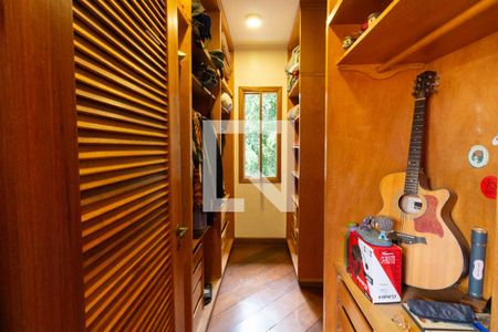 Casa à venda com 500m², 4 quartos e 4 vagasQuarto 1 - Suíte - Closet