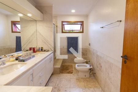 Casa à venda com 500m², 4 quartos e 4 vagasBanheiro da Suíte 4