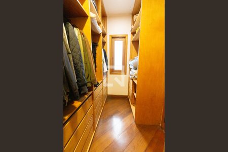 Casa à venda com 500m², 4 quartos e 4 vagasQuarto 3 - Suíte - Closet