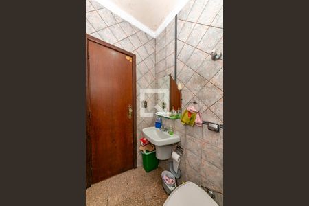 Casa à venda com 170m², 5 quartos e 4 vagas Casa à venda com 170m², 5 quartos e 4 vagasBanheiro Social 2