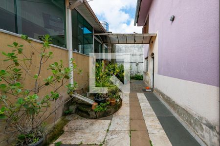 Casa à venda com 170m², 5 quartos e 4 vagas Casa à venda com 170m², 5 quartos e 4 vagasQuintal