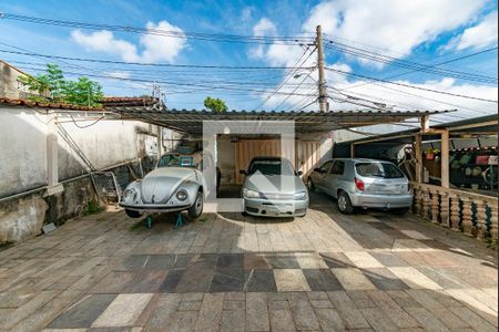 Casa à venda com 170m², 5 quartos e 4 vagas Casa à venda com 170m², 5 quartos e 4 vagasGaragem