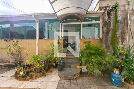 Casa à venda com 170m², 5 quartos e 4 vagas Casa à venda com 170m², 5 quartos e 4 vagasQuintal