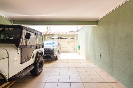 Casa à venda com 185m², 4 quartos e 4 vagas Casa à venda com 185m², 4 quartos e 4 vagasGaragem