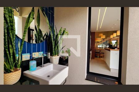 Casa à venda com 220m², 4 quartos e sem vaga Casa à venda com 220m², 4 quartos e sem vagaBanheiro