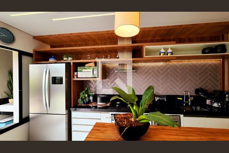 Casa à venda com 220m², 4 quartos e sem vaga Casa à venda com 220m², 4 quartos e sem vagaCozinha