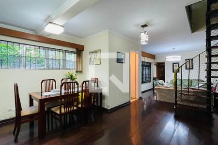 Casa à venda com 330m², 3 quartos e 6 vagas Casa à venda com 330m², 3 quartos e 6 vagasSala de Jantar