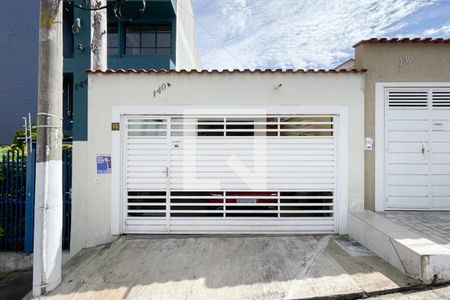 Casa à venda com 200m², 2 quartos e 2 vagas Casa à venda com 200m², 2 quartos e 2 vagasFachada
