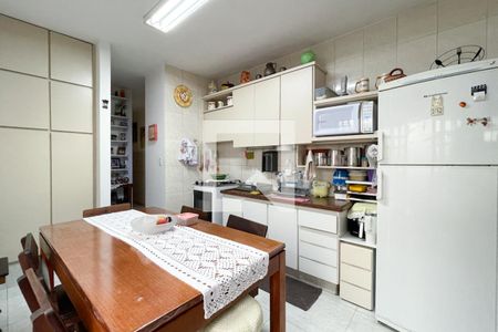 Casa à venda com 200m², 2 quartos e 2 vagas Casa à venda com 200m², 2 quartos e 2 vagasCozinha