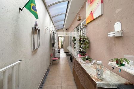 Casa à venda com 200m², 2 quartos e 2 vagas Casa à venda com 200m², 2 quartos e 2 vagasQuintal