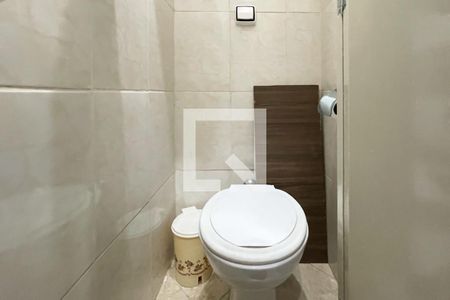 Casa à venda com 200m², 2 quartos e 2 vagas Casa à venda com 200m², 2 quartos e 2 vagasLavabo