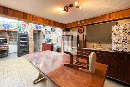 Casa à venda com 200m², 2 quartos e 2 vagas Casa à venda com 200m², 2 quartos e 2 vagasÁrea  - Churrasqueira