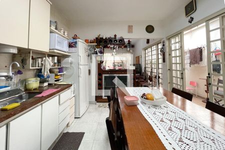 Casa à venda com 200m², 2 quartos e 2 vagas Casa à venda com 200m², 2 quartos e 2 vagasCozinha