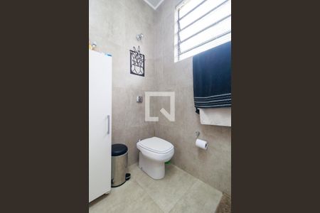 Casa à venda com 190m², 3 quartos e 2 vagas Casa à venda com 190m², 3 quartos e 2 vagasBanheiro