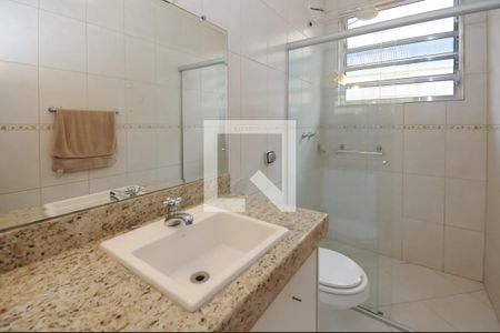 Casa à venda com 177m², 3 quartos e 6 vagas Casa à venda com 177m², 3 quartos e 6 vagasBanheiro Social