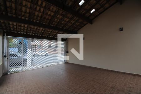 Casa à venda com 177m², 3 quartos e 6 vagas Casa à venda com 177m², 3 quartos e 6 vagasGaragem