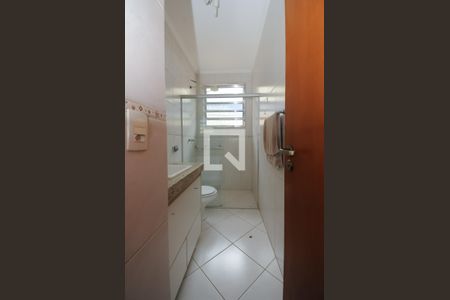 Casa à venda com 177m², 3 quartos e 6 vagas Casa à venda com 177m², 3 quartos e 6 vagasBanheiro Social
