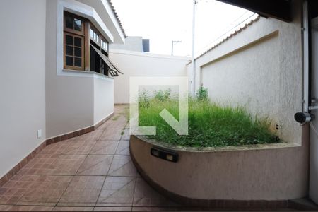 Casa à venda com 177m², 3 quartos e 6 vagas Casa à venda com 177m², 3 quartos e 6 vagasQuintal -  jardim