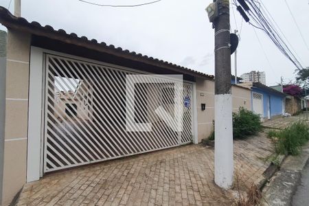 Casa à venda com 177m², 3 quartos e 6 vagas Casa à venda com 177m², 3 quartos e 6 vagasFachada