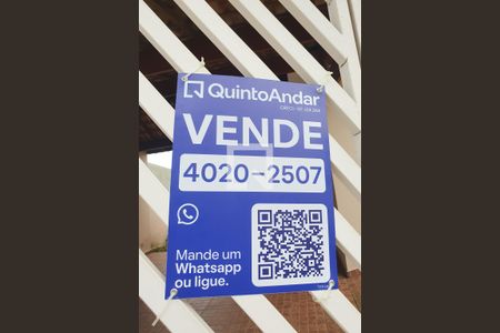 Casa à venda com 177m², 3 quartos e 6 vagas Casa à venda com 177m², 3 quartos e 6 vagasplaquinha