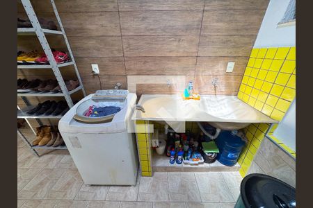 Casa à venda com 180m², 3 quartos e 2 vagasÁrea de Serviço