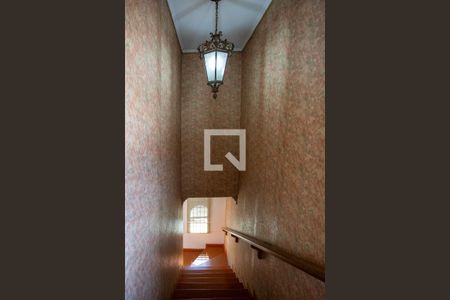 Casa para alugar com 580m², 5 quartos e 6 vagasEscada